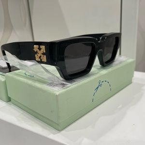 sunglasses the new colección 2022 is extremely beautiful and unique. Off white